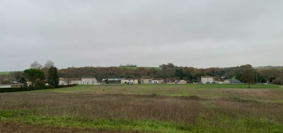 Terrain à bâtir à , Charente