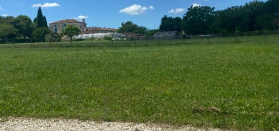 Terrain à bâtir à , Charente