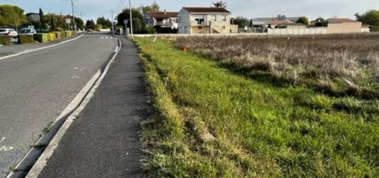 Terrain à bâtir à , Charente